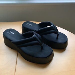Platform sandals